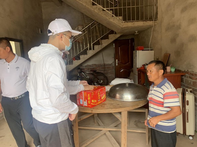 實踐隊走訪慰問脫貧戶。福建船政交通職業(yè)學(xué)院供圖